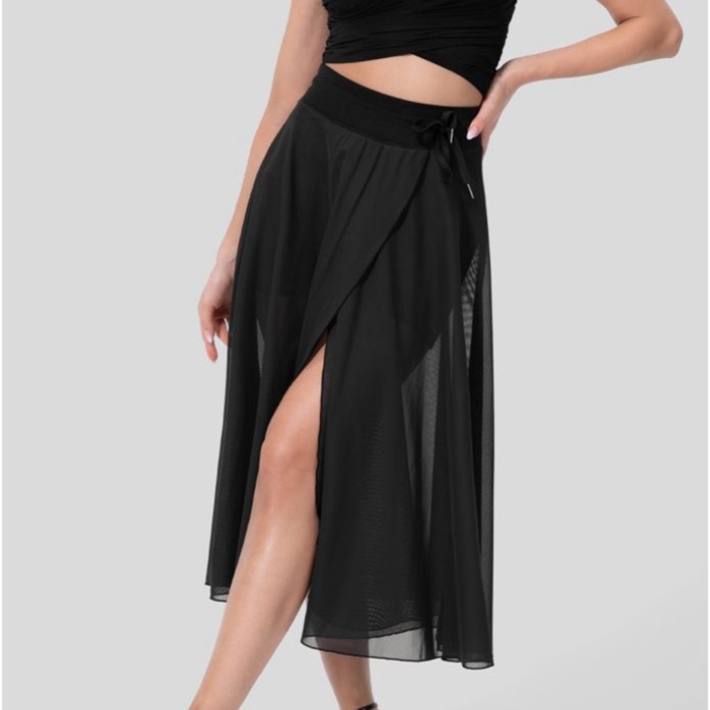 Halara’s new with tags skirt